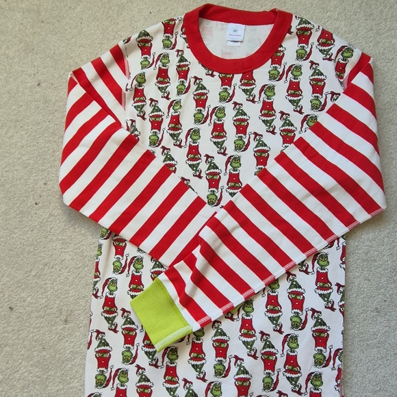 Hanna Andersson Red and White Striped Pajamas with Green Accents - Picture 2 of 5
